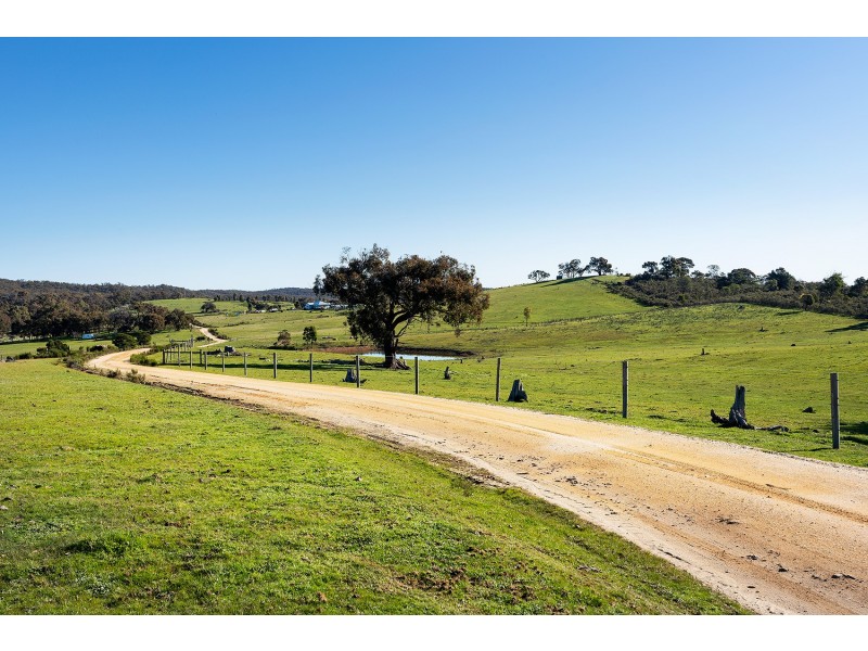 180 Pyrenees Highway, Elphinstone VIC 3448