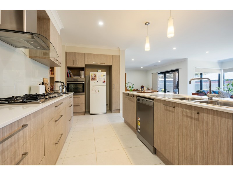 12 Carloway Drive, Castlemaine VIC 3450