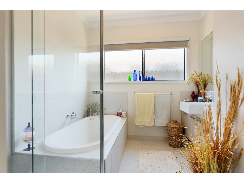 12 Carloway Drive, Castlemaine VIC 3450