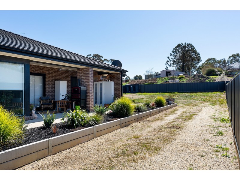 12 Carloway Drive, Castlemaine VIC 3450