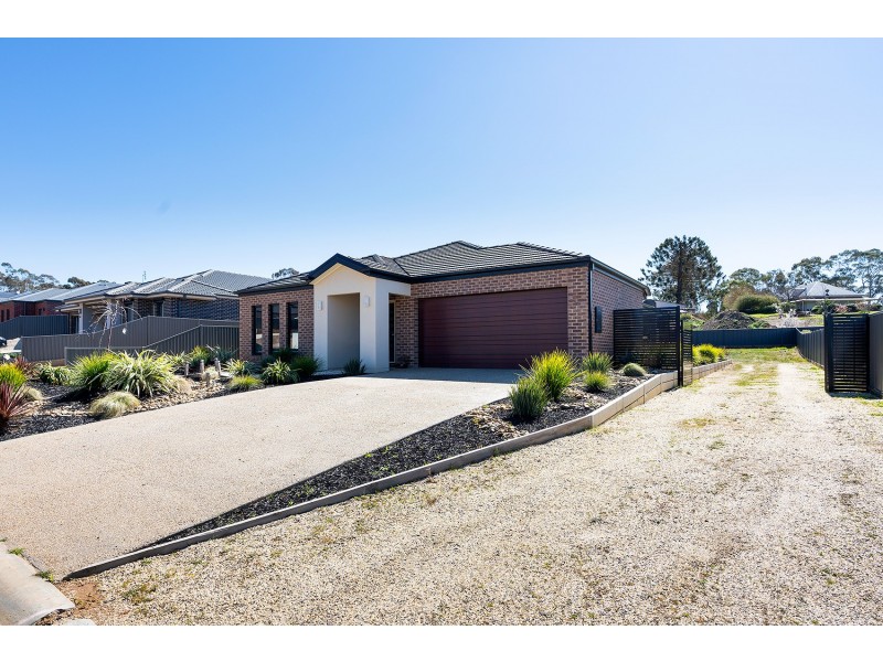 12 Carloway Drive, Castlemaine VIC 3450