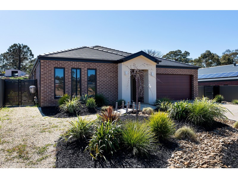 12 Carloway Drive, Castlemaine VIC 3450