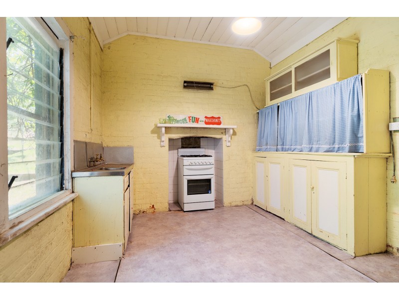 282 Pyrenees Highway, Chewton VIC 3451