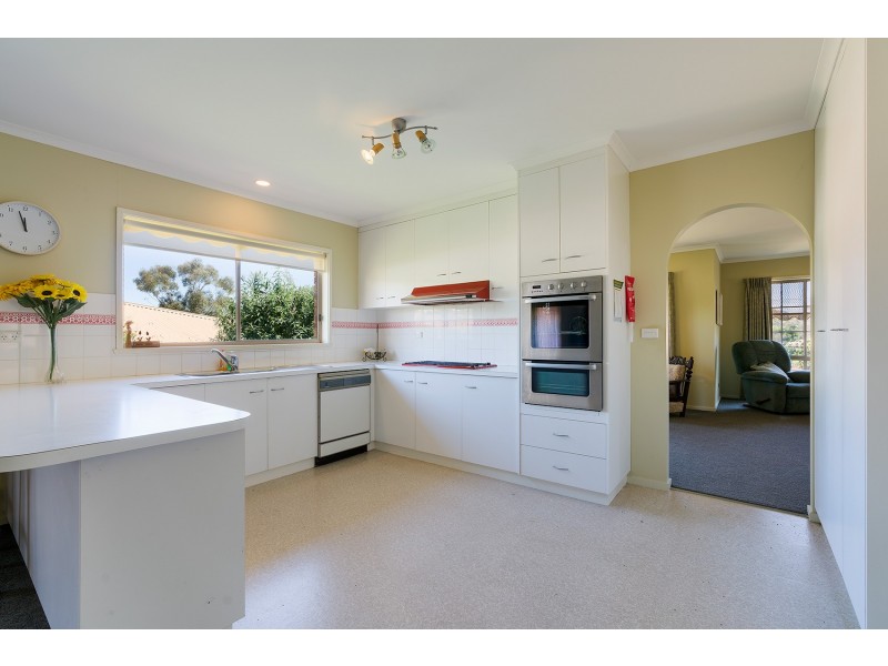 64 Blakeley Road, Castlemaine VIC 3450