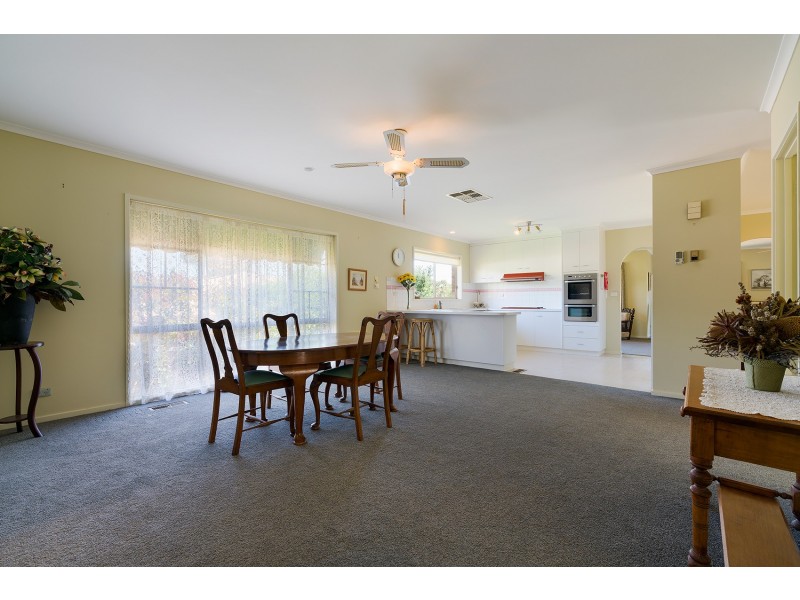 64 Blakeley Road, Castlemaine VIC 3450