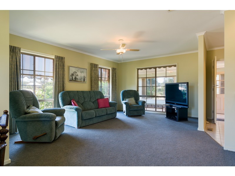 64 Blakeley Road, Castlemaine VIC 3450