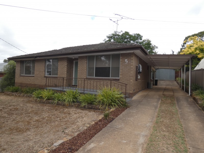 5 Lawson Parade, Castlemaine VIC 3450