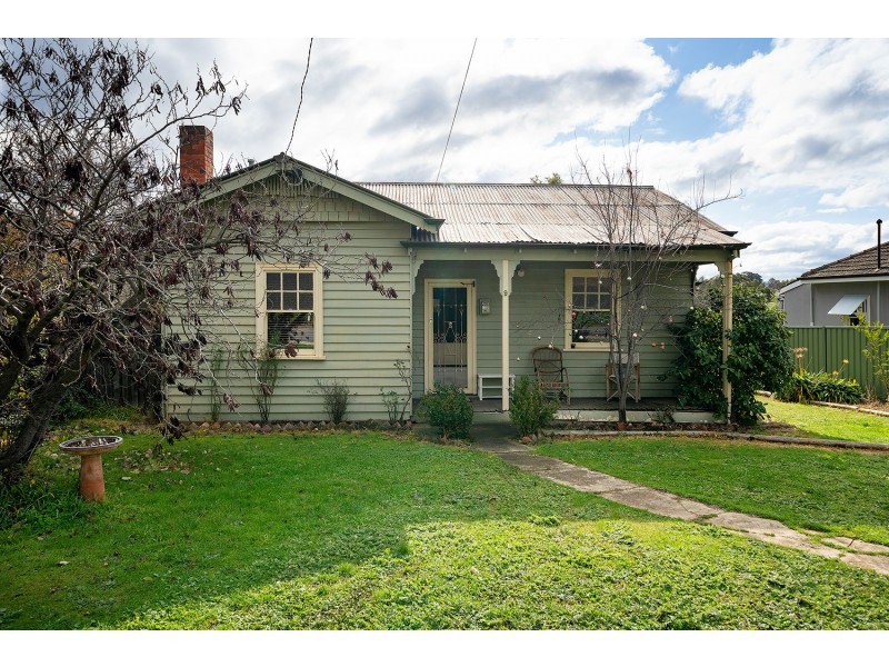 9 Adams Street, Castlemaine VIC 3450
