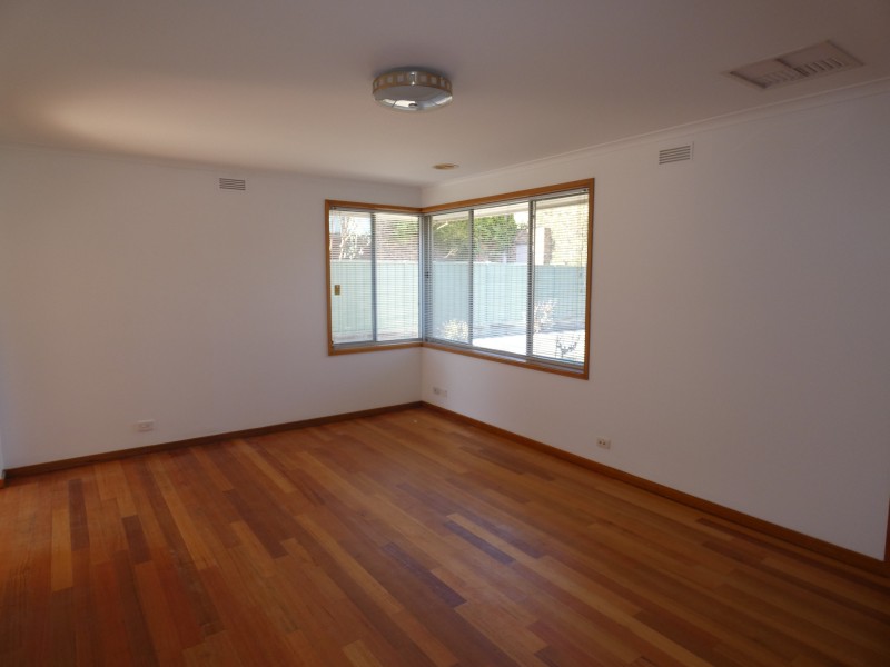 9 McGibbon Street, Castlemaine VIC 3450