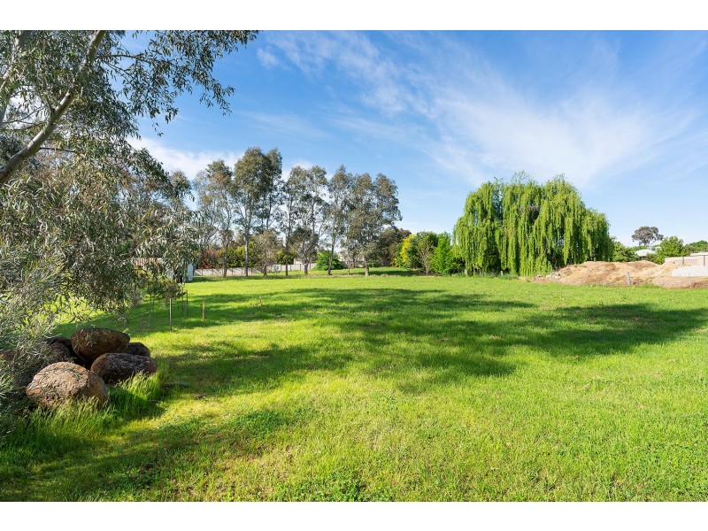 2/18  Chapmans Road, Castlemaine VIC 3450