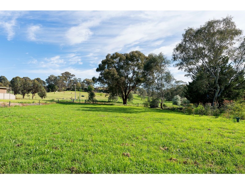 2/18  Chapmans Road, Castlemaine VIC 3450