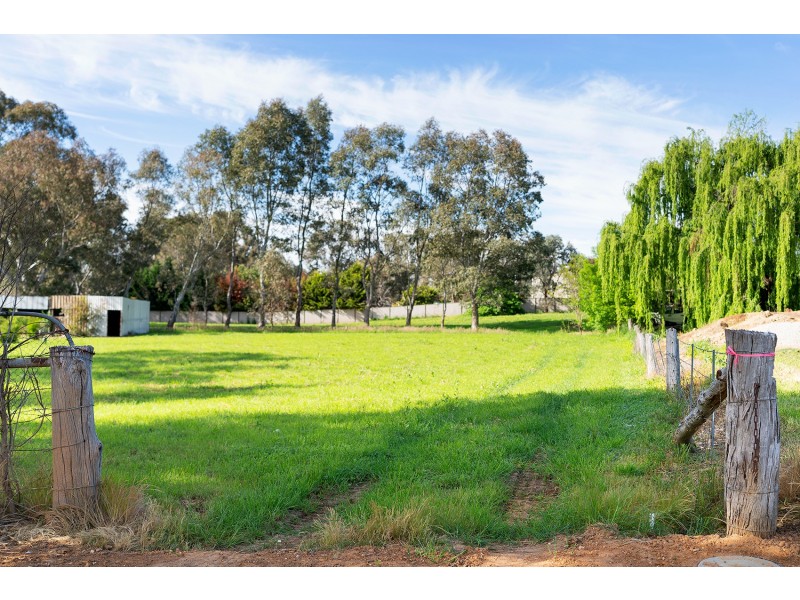 2/18  Chapmans Road, Castlemaine VIC 3450