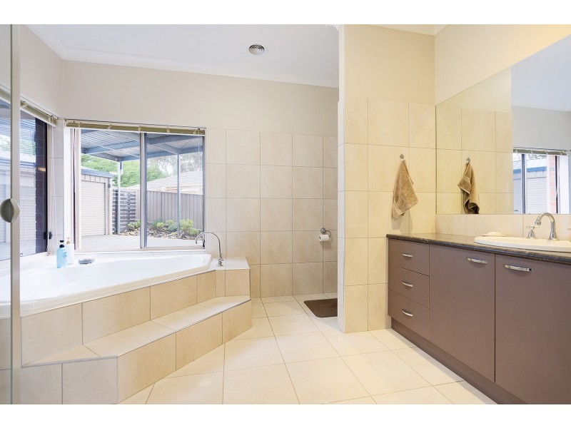 20 Yurunga Drive, Mckenzie Hill VIC 3451