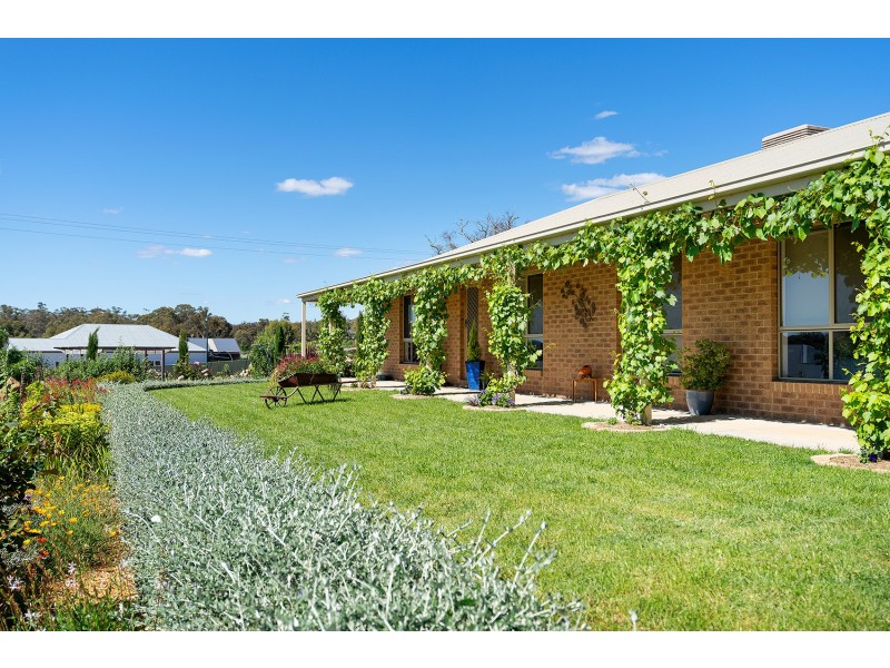 2 Captain Day Road, Campbells Creek VIC 3451