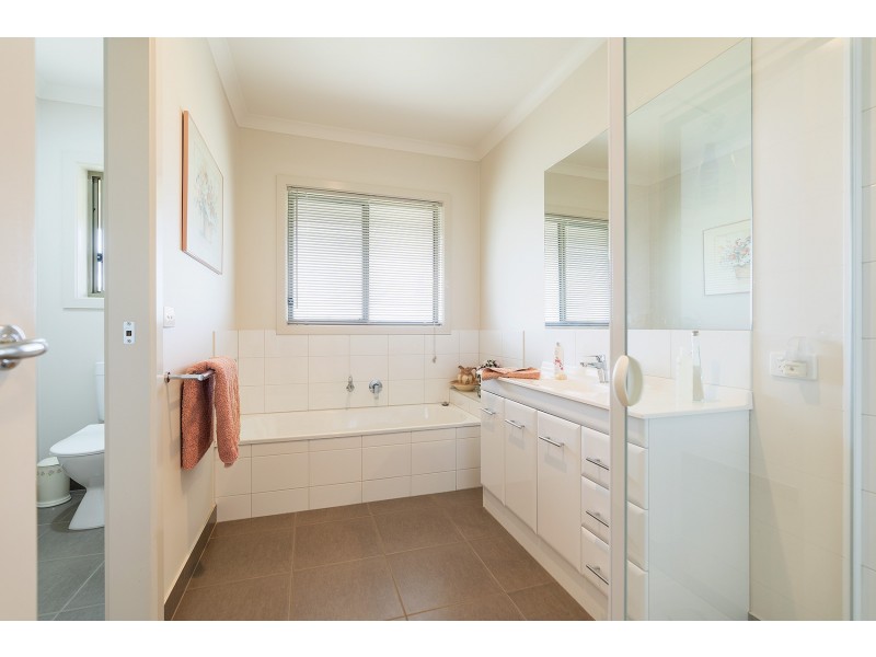 2 Captain Day Road, Campbells Creek VIC 3451