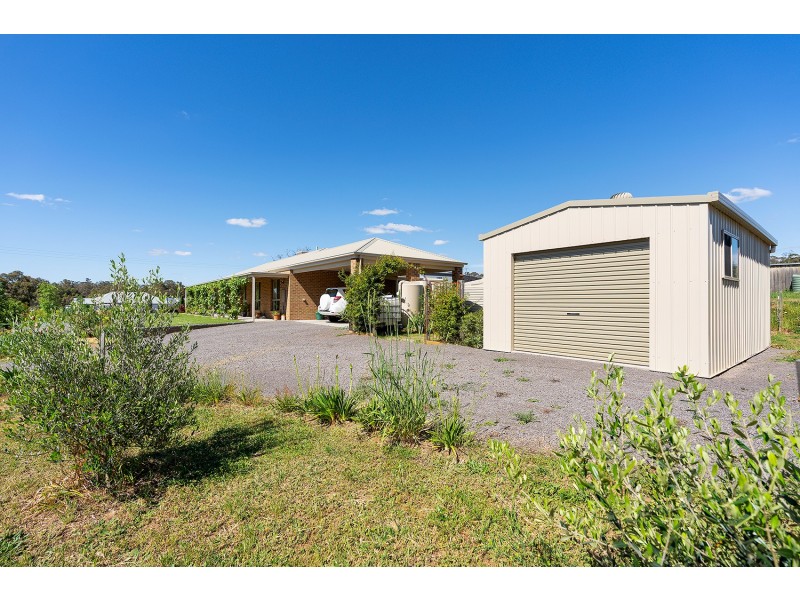 2 Captain Day Road, Campbells Creek VIC 3451
