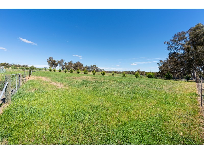 2 Captain Day Road, Campbells Creek VIC 3451