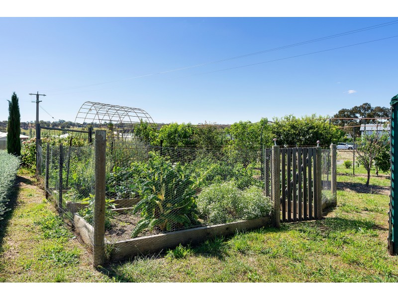 2 Captain Day Road, Campbells Creek VIC 3451