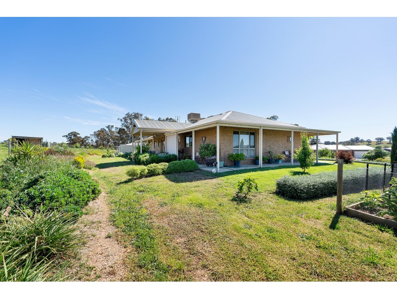 2 Captain Day Road, Campbells Creek VIC 3451
