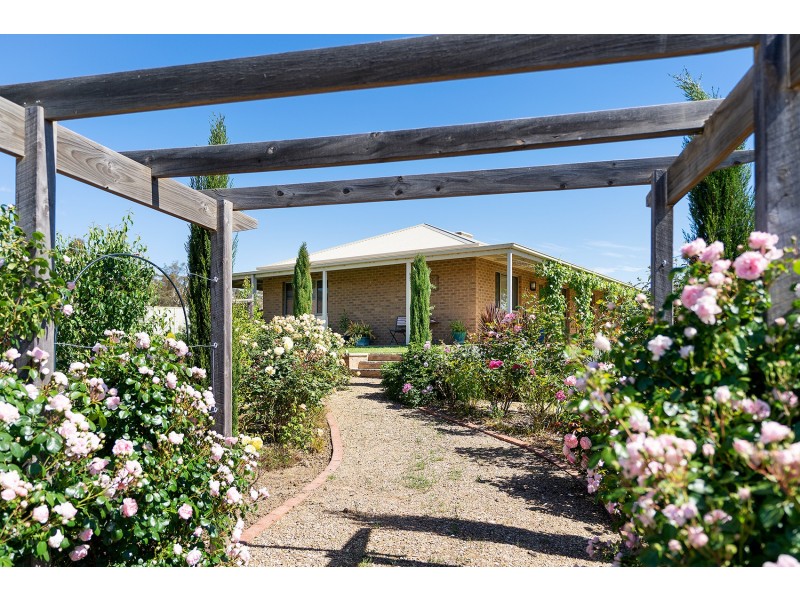 2 Captain Day Road, Campbells Creek VIC 3451