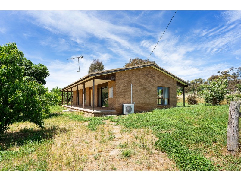CA21 Kemps Bridge Road, Guildford VIC 3451