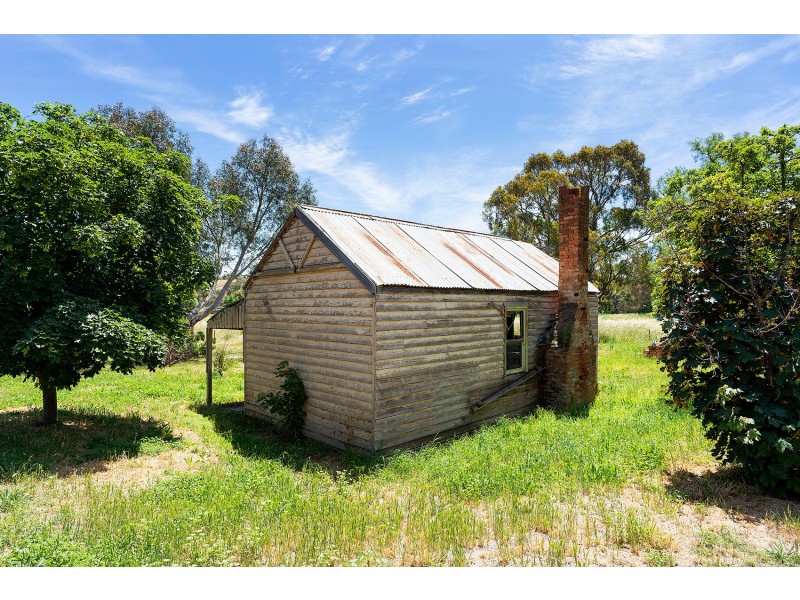 CA21 Kemps Bridge Road, Guildford VIC 3451