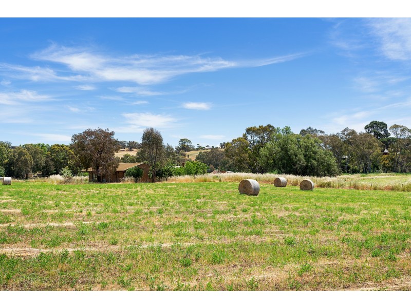 CA21 Kemps Bridge Road, Guildford VIC 3451