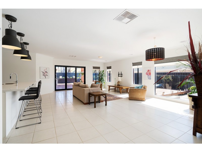 5 Acacia Court, Mckenzie Hill VIC 3451