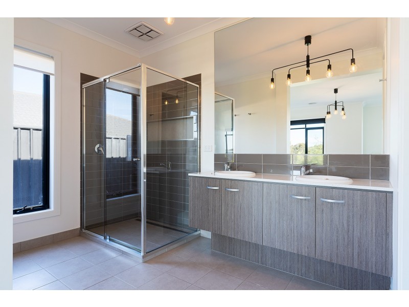 5 Acacia Court, Mckenzie Hill VIC 3451