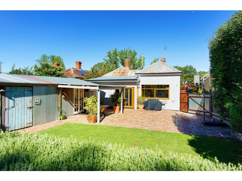 64 Kennedy Street, Castlemaine VIC 3450