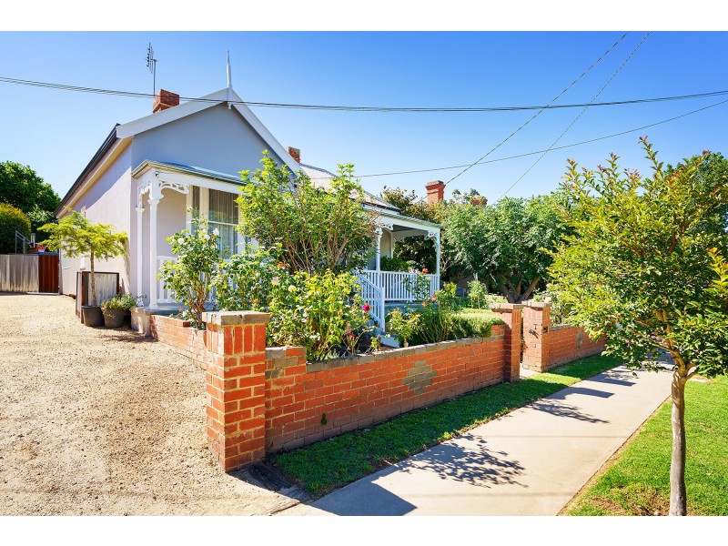 64 Kennedy Street, Castlemaine VIC 3450