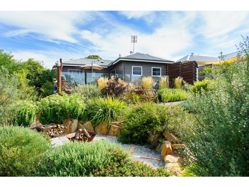 8 Roderick Street, Castlemaine VIC 3450