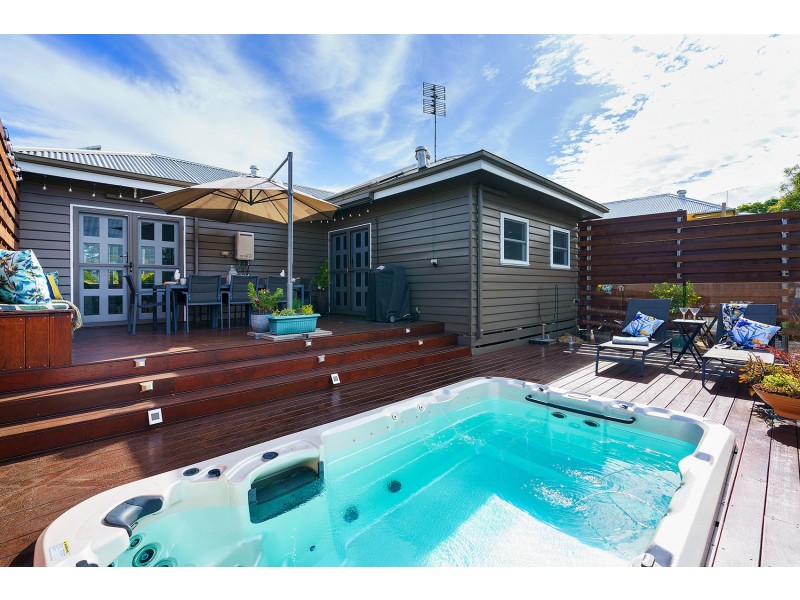 8 Roderick Street, Castlemaine VIC 3450