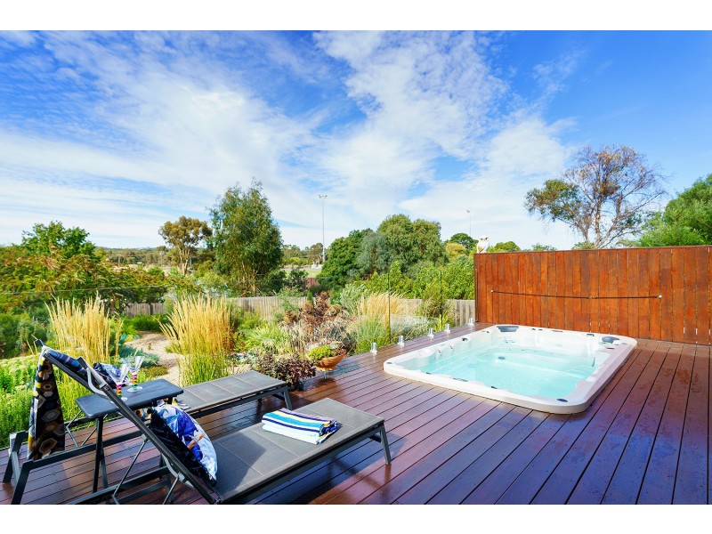 8 Roderick Street, Castlemaine VIC 3450