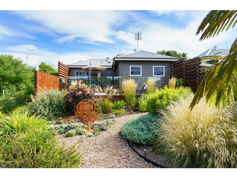 8 Roderick Street, Castlemaine VIC 3450