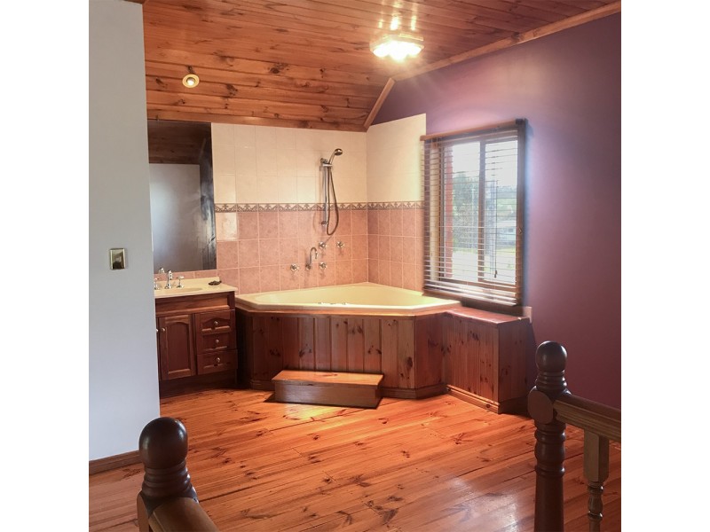 18 Eleanor Drive, Campbells Creek VIC 3451