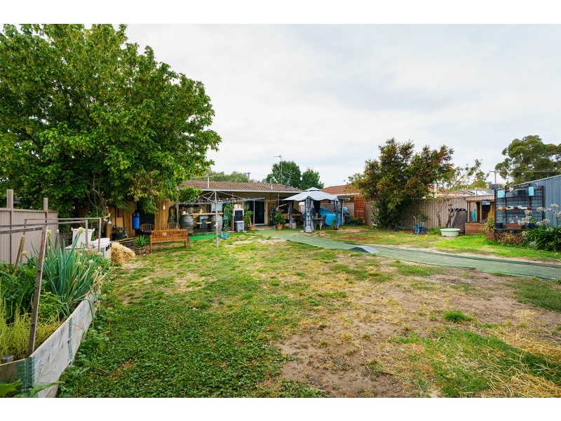 10 Van Heurck Street, Castlemaine VIC 3450