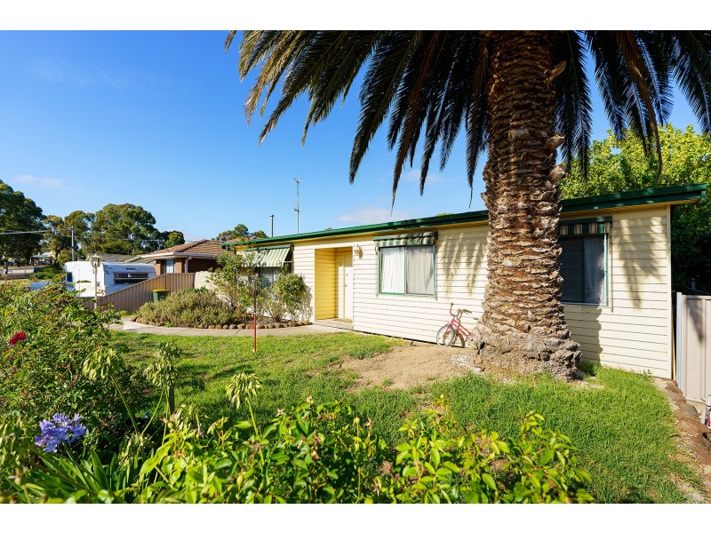 10 Van Heurck Street, Castlemaine VIC 3450