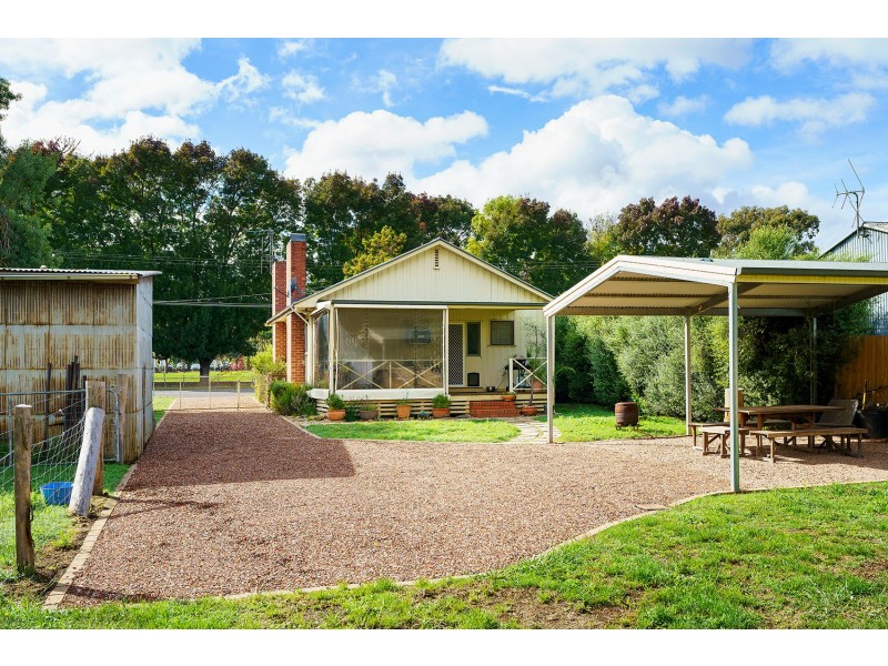 108 Main Road, Campbells Creek VIC 3451