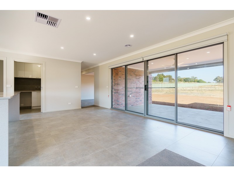 4 Hakea Drive, Castlemaine VIC 3450