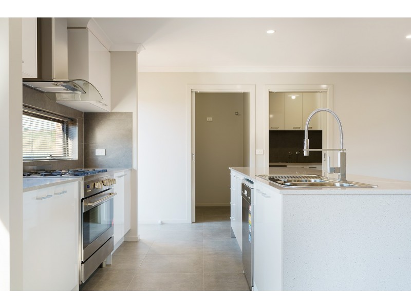 4 Hakea Drive, Castlemaine VIC 3450