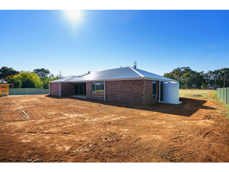 4 Hakea Drive, Castlemaine VIC 3450