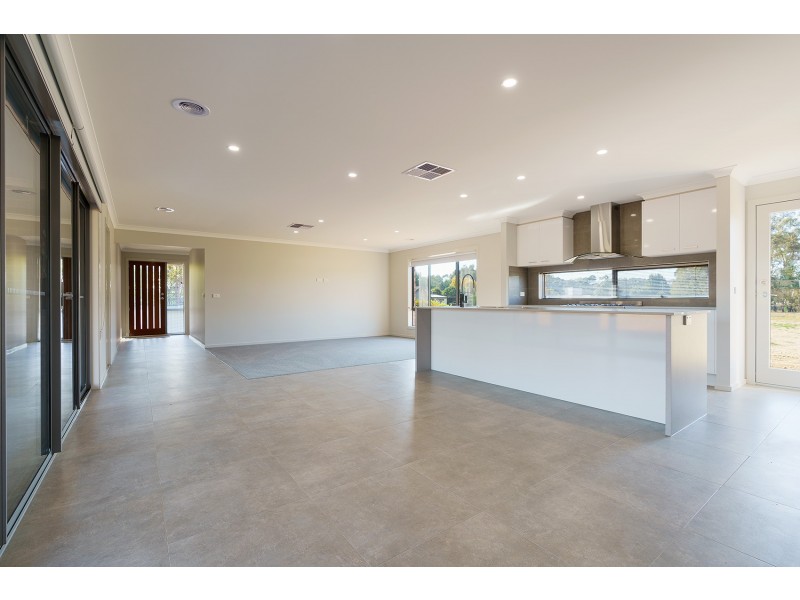 4 Hakea Drive, Castlemaine VIC 3450