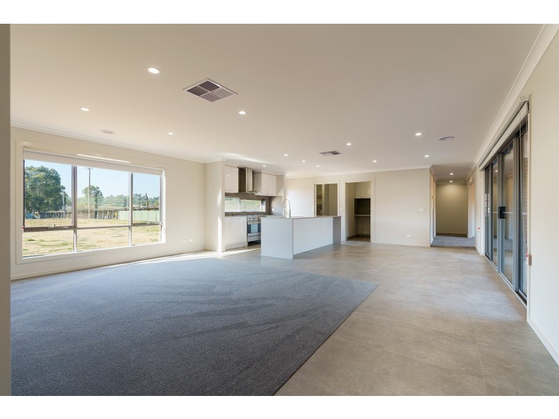 4 Hakea Drive, Castlemaine VIC 3450