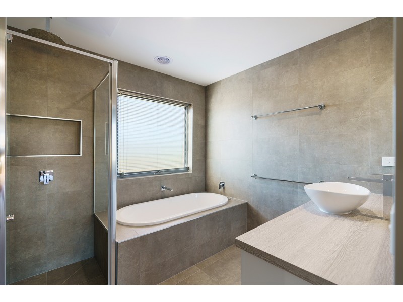 4 Hakea Drive, Castlemaine VIC 3450