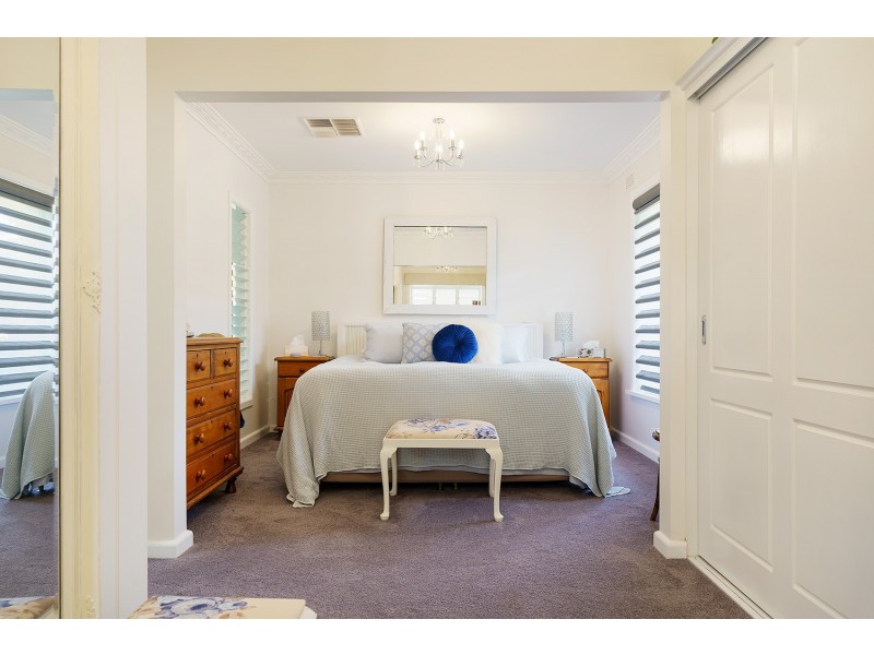 33 Lawrence Street, Castlemaine VIC 3450