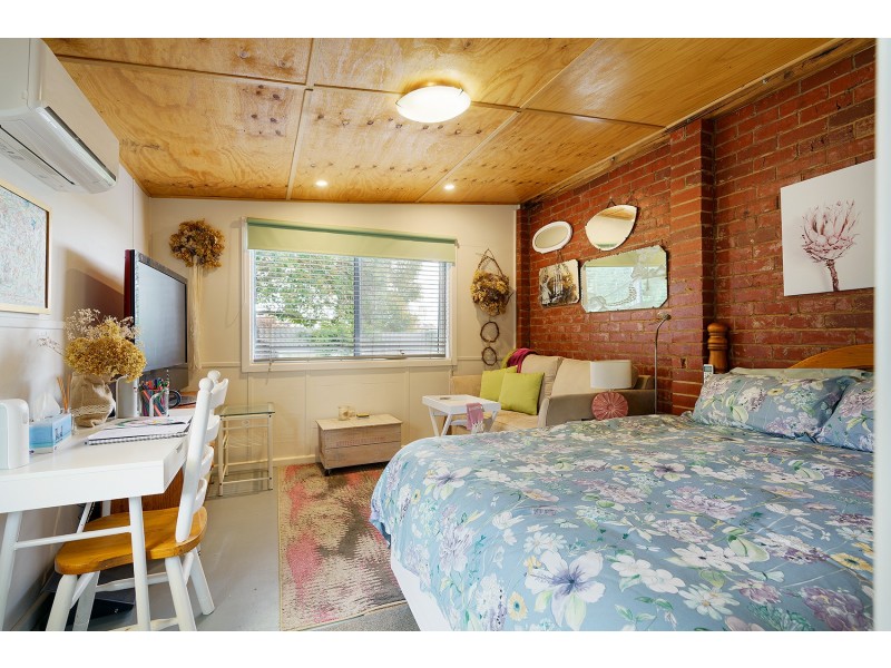 33 Lawrence Street, Castlemaine VIC 3450