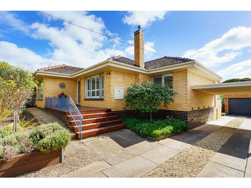 33 Lawrence Street, Castlemaine VIC 3450