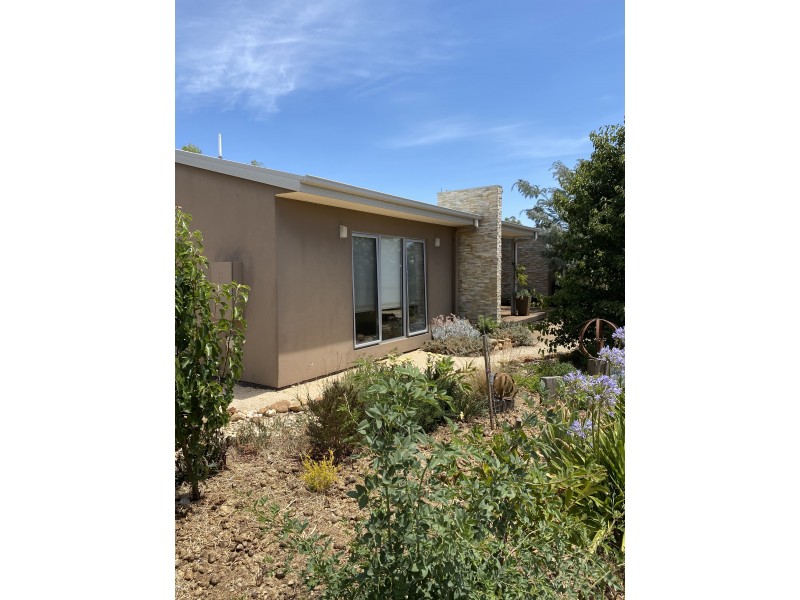 128 Blanket Gully Road, Campbells Creek VIC 3451