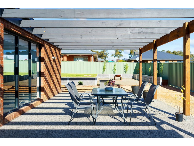 1 Tackane Court, Campbells Creek VIC 3451